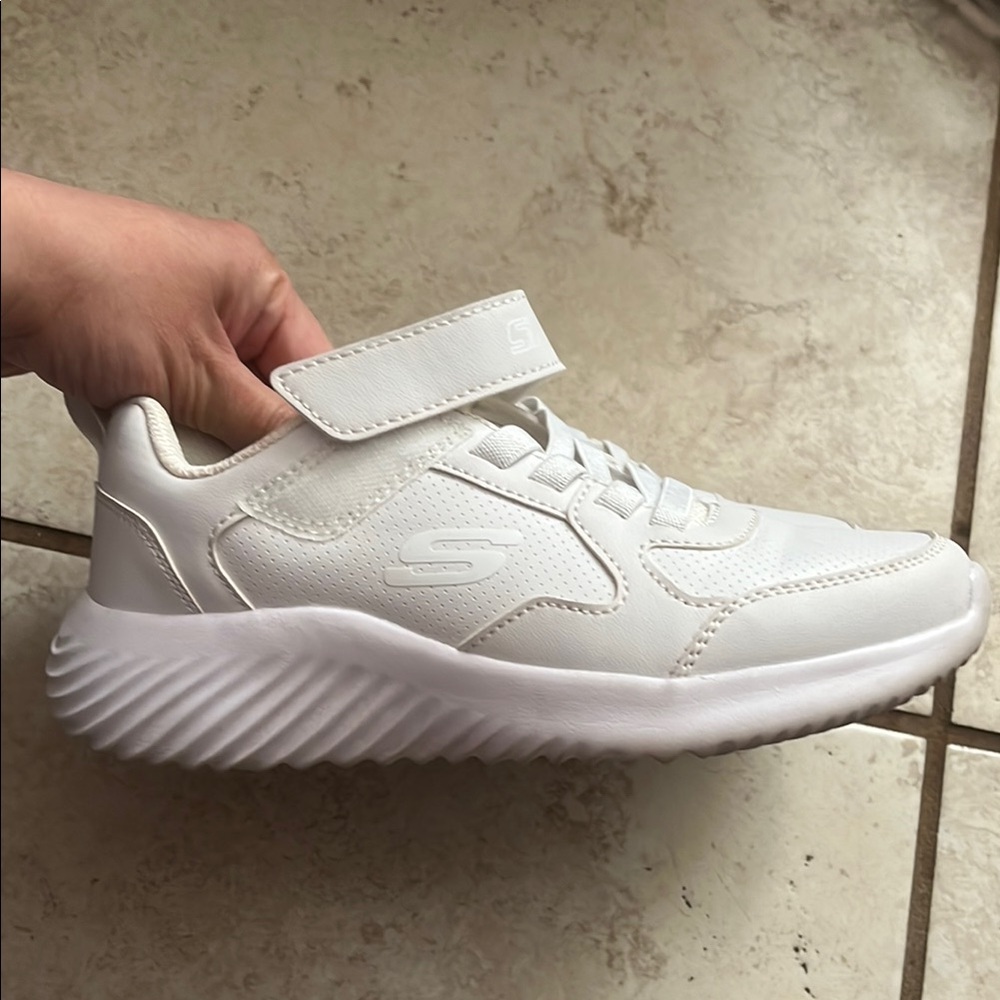 Skechers White Sneakers with Chunky Midsole